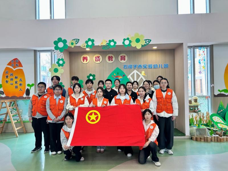 人文社科系开展“大手牵小手” 学雷锋志愿服务活动