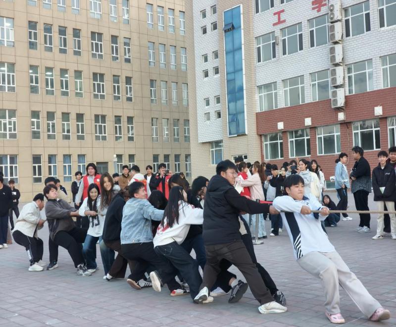 拔河场上竞风采，凝心聚力展班魂丨人工智能学院（经济管理学院）拔河比赛圆满落幕